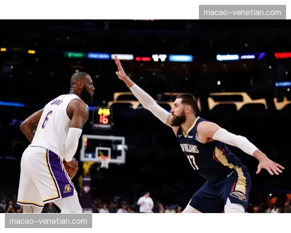 福克斯腰部伤势持续缺席 马刺后场组织核心空缺影响进攻流畅度